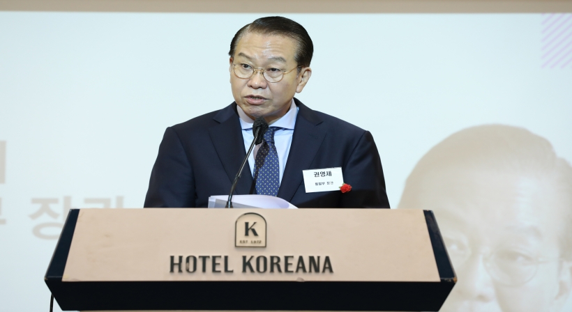 Unification Minister Kwon Youngse delivers the congratulatory remarks for the 2022 SAND Northeast Asia International Forum 