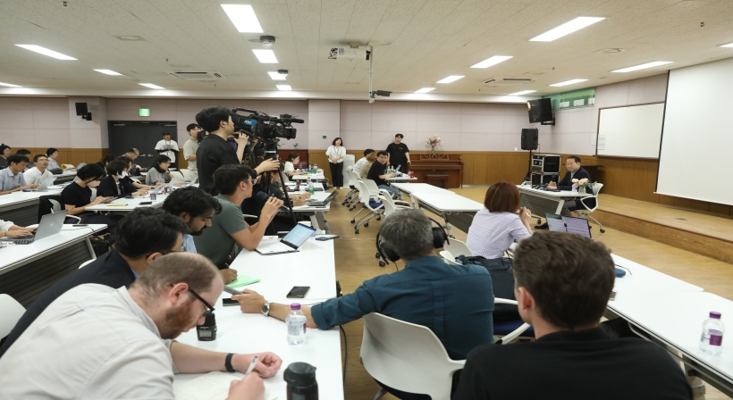 Minister Kwon Youngse attends a press conference at Hanawon to mark the 24th anniversary of the center’s opening