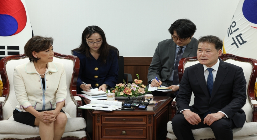Unification Minister Kim Yung Ho meets with delegation of U.S. Congressional Study Group on Korea