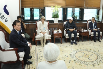 김영호 장관, 납북자·억류자·국군포로 관련 단체장 및 가족 면담