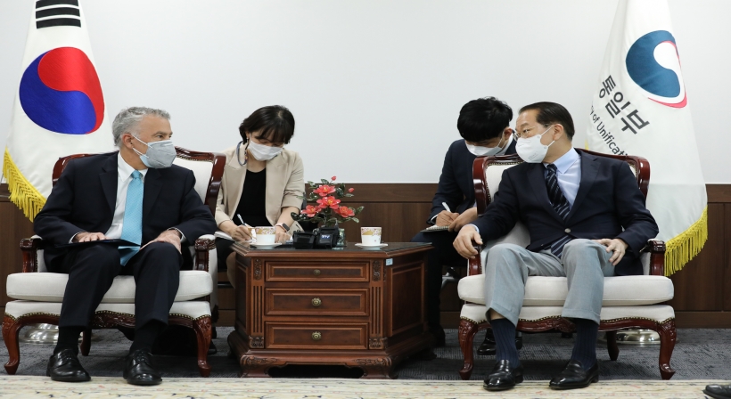 Unification Minister Kwon Younse Meets With Philip Goldberg, US Ambassador to the Republic of Korea