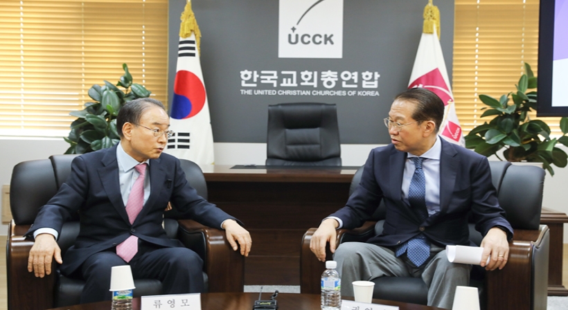 Unification Minister Kwon Youngse visits President of the United Christian Churches of Korea