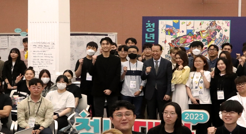 Minister Kwon Youngse holds a two-way dialogue with young people