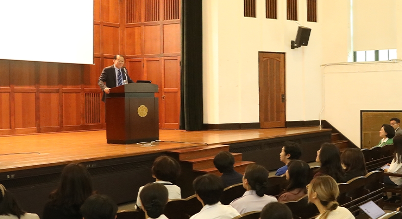 Unification Minister gives a one-off special lecture on unification at Ewha Womans University on the occasion of the 11th Unification Education Week