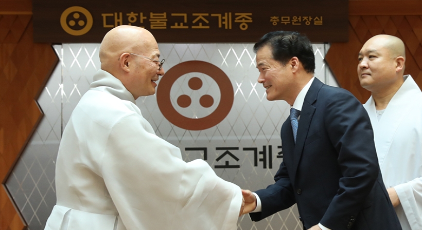 Minister Kim pays a courtesy visit to the President of the Jogye Order of Korean Buddhism