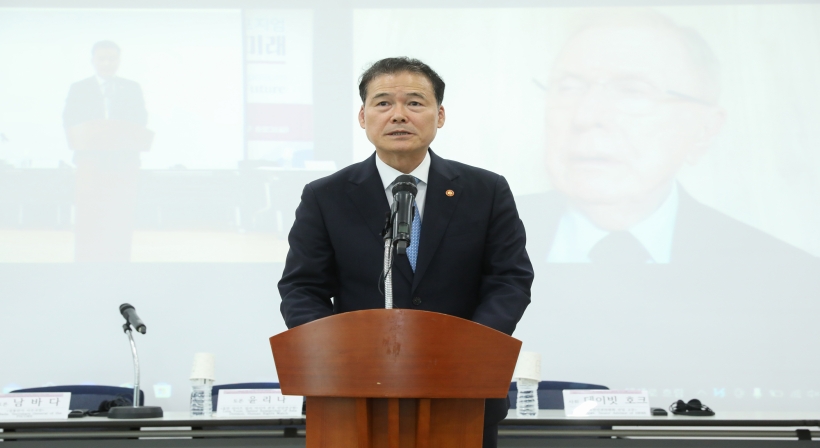 Minister Kim Yung Ho delivers congratulatory remarks at an international symposium to celebrate the 10th anniversary of the UN COI on Human Rights in North Korea