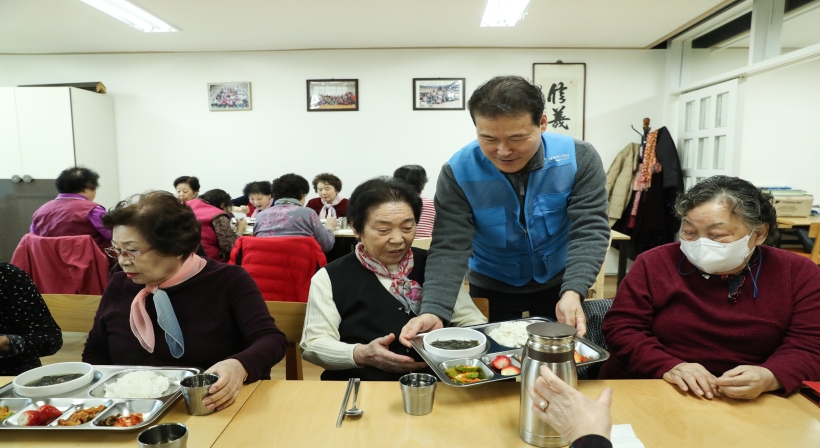 The Unification Ministry carries out volunteer work with North Korean defectors on the occasion of the 55th anniversary of the Unification Ministry’s founding